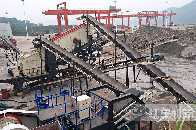 重庆轮胎移动破碎筛分站设备现场 重庆轮胎移动破碎筛分站设备现场